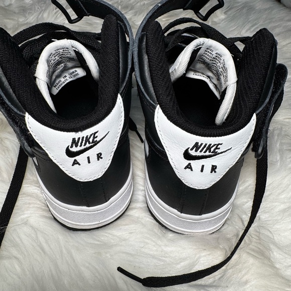 Air Force 1 Mid 'Black White' - Picture 4 of 6